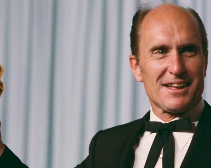 academy-award-winning-actor-robert-duvall-dies-at-95