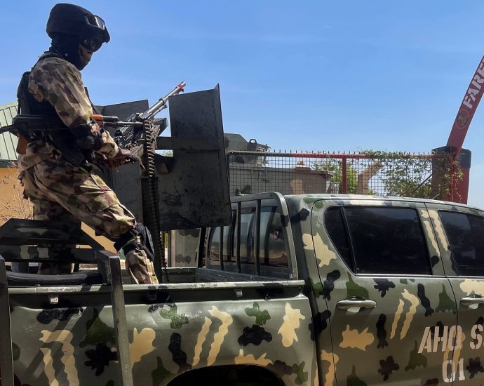 us-deploys-100-soldiers-to-nigeria-as-attacks-by-armed-groups-surge