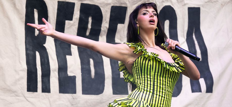 rebecca-black’s-“friday”-kicked-off-the-ragebait-era