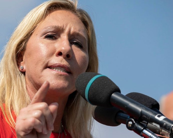 marjorie-taylor-greene-rips-maga-‘clowns,’-hits-republicans-with-new-midterm-warning