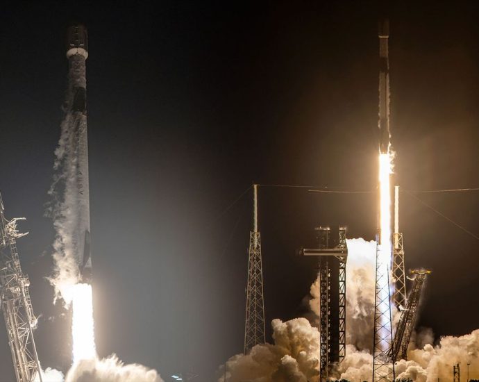 Double delivery: SpaceX sends Starlink satellites into orbit on launches from California and Florida
