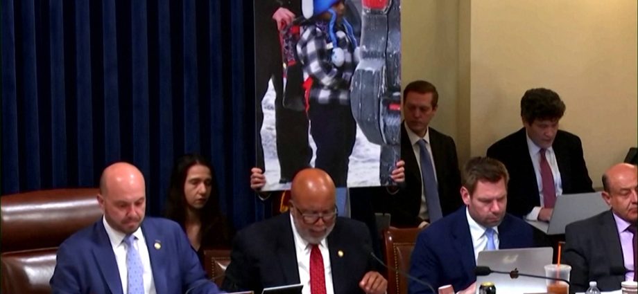 “de-facto-dictatorship”:-democrats-confront-ice,-cbp-officials-on-brutal-tactics