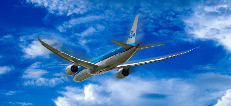 is-it-true-that-the-boeing-787-dreamliner-has-a-smoother-ride-than-the-airbus-a350?