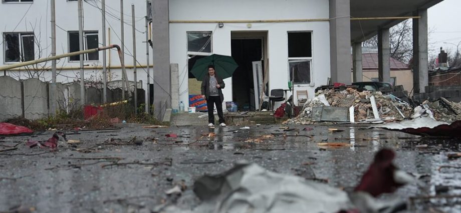 what-can-be-seen-in-this-darkness.-ten-theses-on-the-future