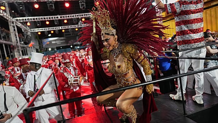 brazil’s-queen-of-rock,-rita-lee,-honored-at-rio-carnival-parade