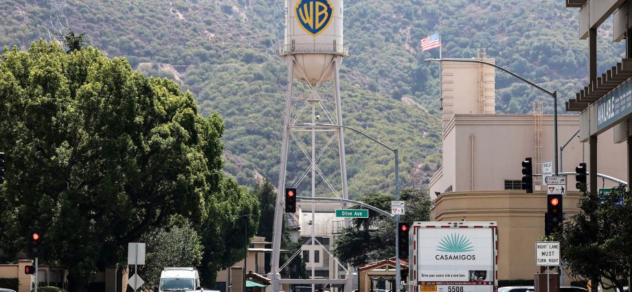 warner-bros.-discovery-reopens-talks-with-paramount