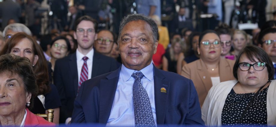 jesse-jackson,-civil-rights-icon,-dies-at-age-84