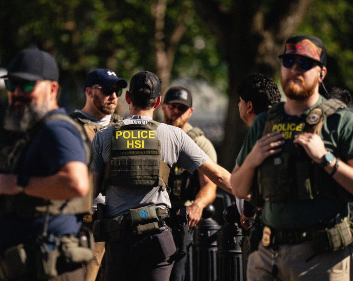 inside-the-homeland-security-forum-where-ice-agents-talk-shit-about-other-agents