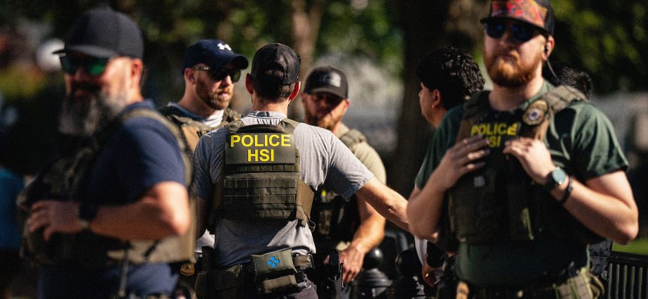 inside-the-homeland-security-forum-where-ice-agents-talk-shit-about-other-agents