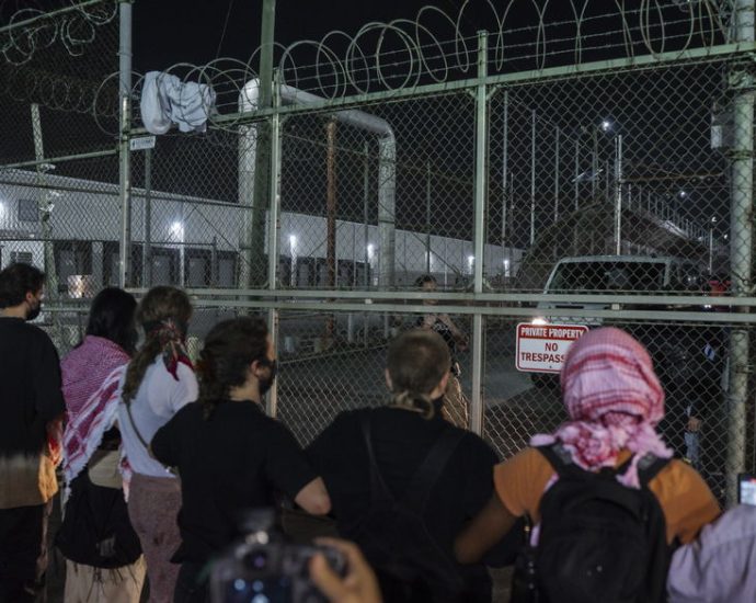 advocates-warn-of-worsening-conditions-in-ice-detention-centers