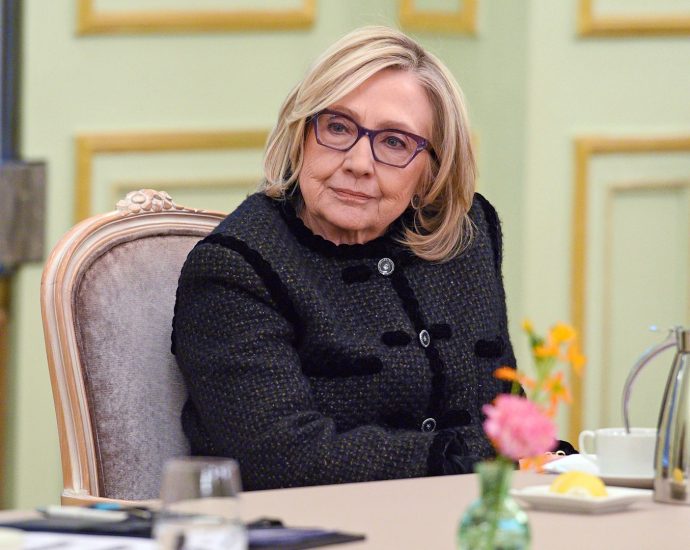 hillary-clinton-accuses-the-traitor-administration-of-epstein-‘cover-up’