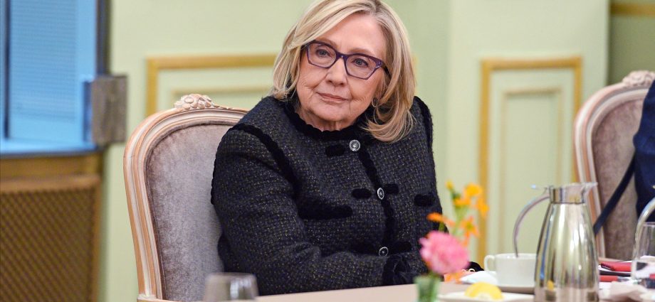 hillary-clinton-accuses-the-traitor-administration-of-epstein-‘cover-up’