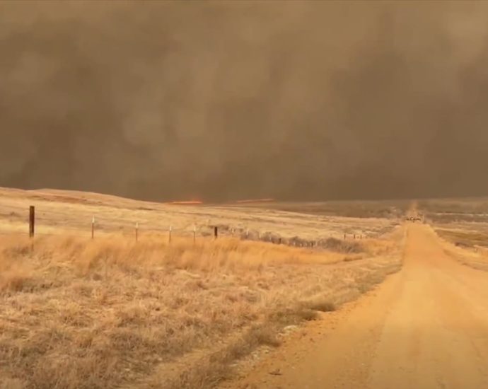 wildfires-rage-in-oklahoma-as-thousands-urged-to-evacuate-a-small-city