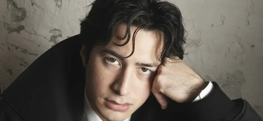 hudson-williams-joins-balenciaga’s-new-era-under-pierpaolo-piccioli