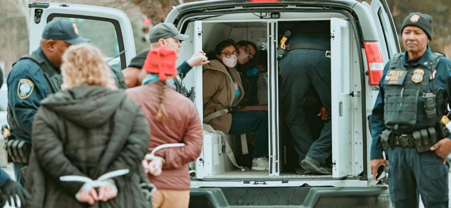 25-arrested-at-hhs-protest-as-activists-decry-proposed-ban-on-trans-youth-care