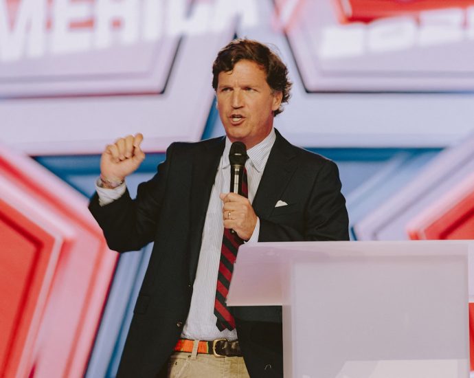 tucker-carlson-says-he-was-detained-in-israel