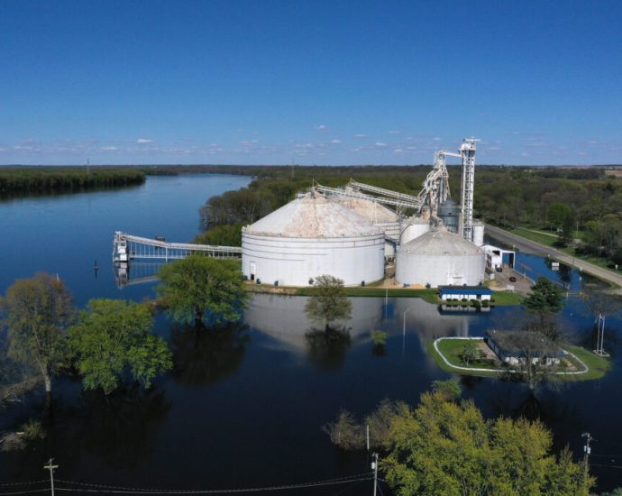 Iowa’s Water Crisis Could Help Tip the Scales for Control of US House