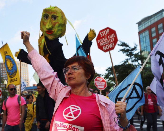 activist-group-extinction-rebellion-says-it-is-under-fbi-investigation