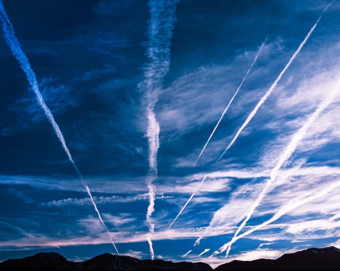 study:-more-eyes-on-the-skies-will-help-planes-reduce-climate-warming-contrails