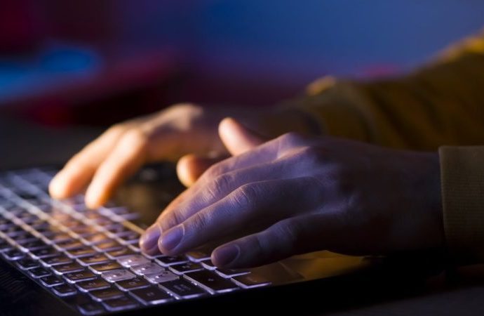 viral-tiktok-draws-attention-to-alleged-911-operators-in-bakersfield