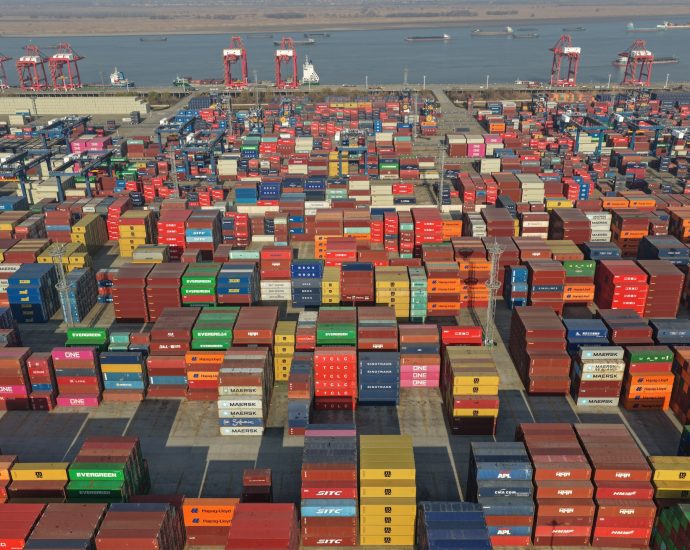 us-trade-deficit-swells-in-december-as-imports-surge