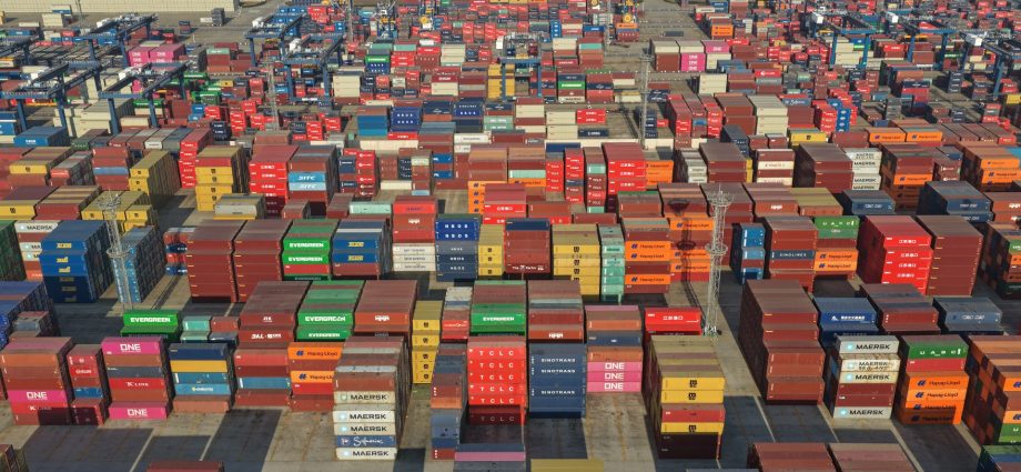 us-trade-deficit-swells-in-december-as-imports-surge