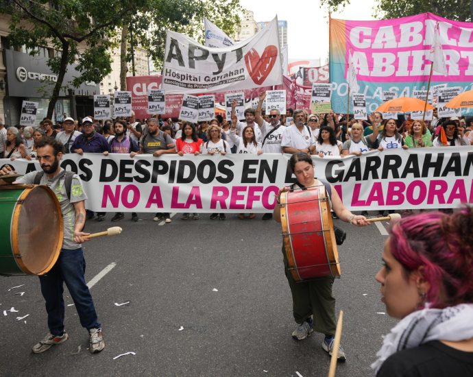 strike-over-labour-reforms-brings-argentina’s-capital-to-a-near-standstill