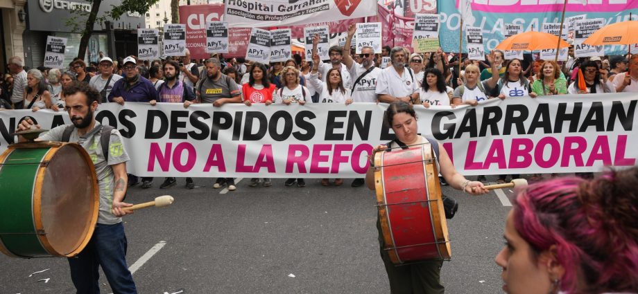 strike-over-labour-reforms-brings-argentina’s-capital-to-a-near-standstill