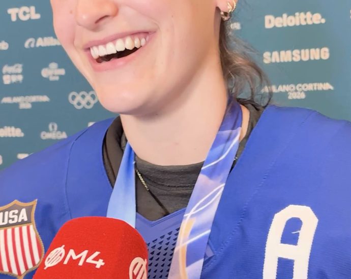 us.-women’s-hockey-celebrates-gold-medal-win