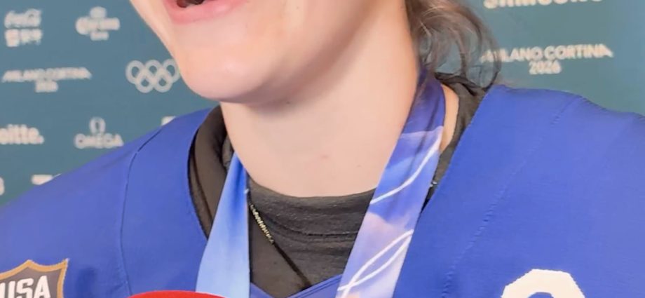 us.-women’s-hockey-celebrates-gold-medal-win