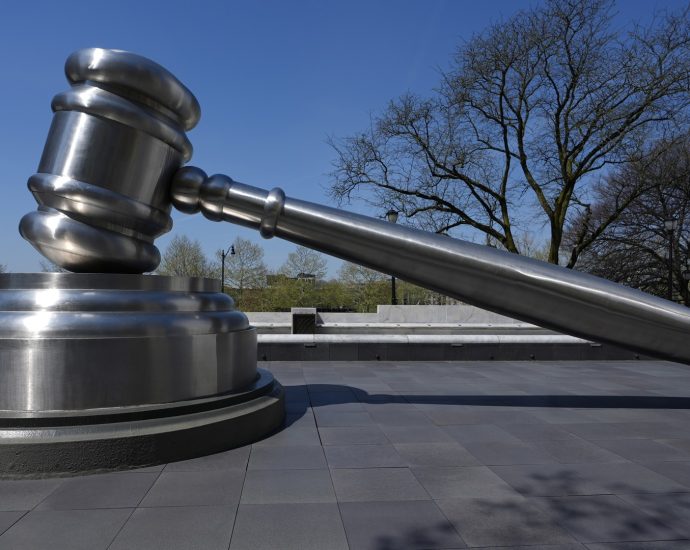 from-pizza-intimidation-to-murder-attempts,-american-judges-are-under-attack