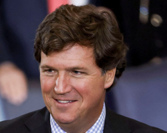 tucker-carlson-says-passport-seized,-staff-interrogated-at-israeli-airport