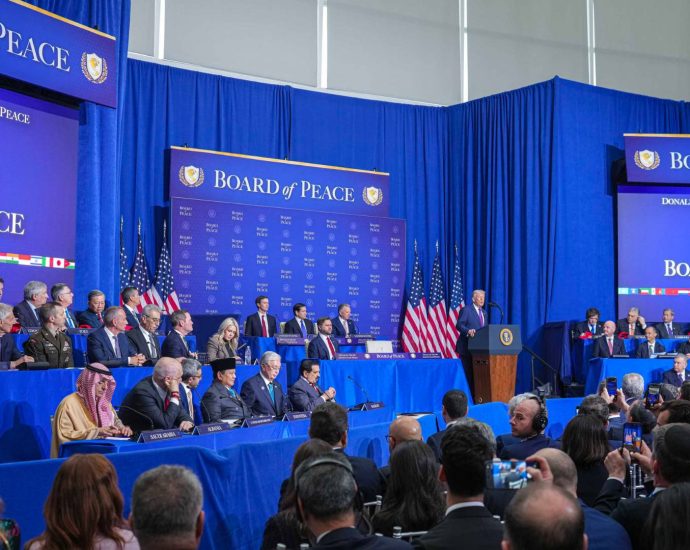 “colonial-apartheid-regime”:-jeremy-scahill-on-the-traitor’s-“board-of-peace”-&-plans-for-gaza