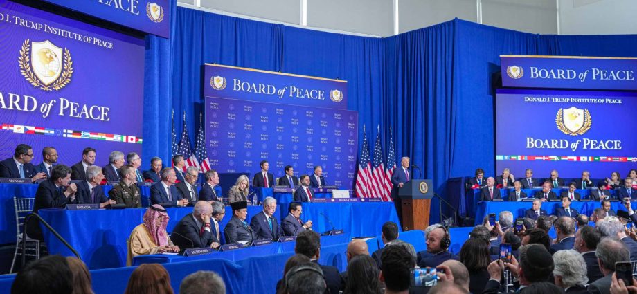 “colonial-apartheid-regime”:-jeremy-scahill-on-the-traitor’s-“board-of-peace”-&-plans-for-gaza