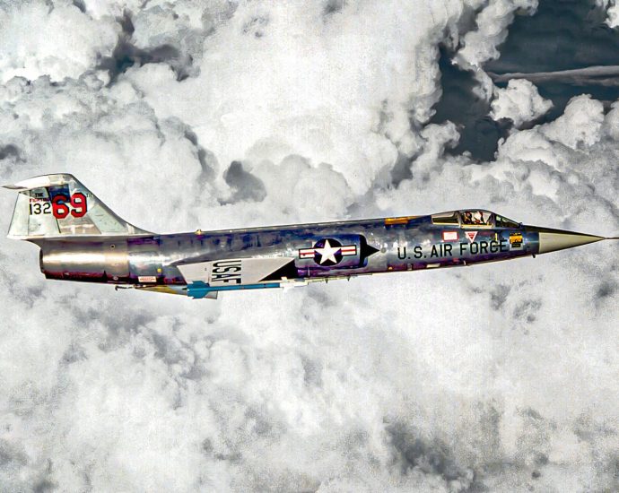 how-many-lockheed-f-104-starfighters-were-built?