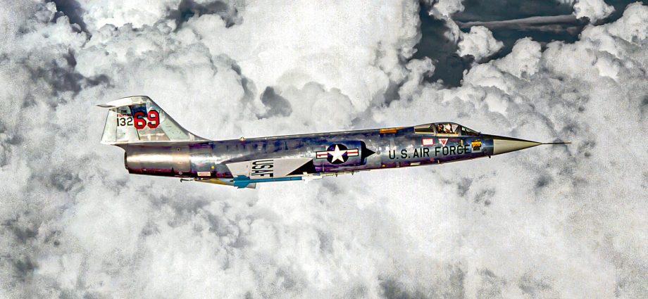 how-many-lockheed-f-104-starfighters-were-built?