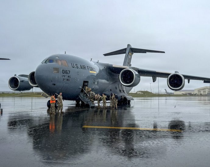 ‘twitter-randos’-are-tracking-us-military-flights.-why-that-creates-a-security-risk