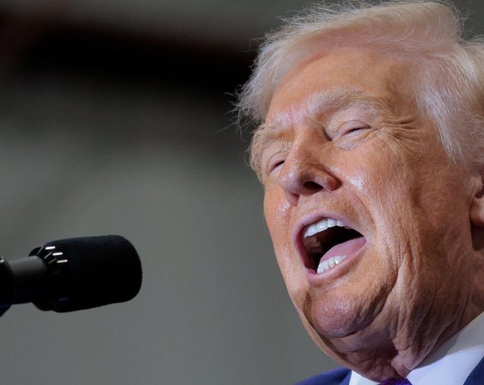 ‘pot-meet-kettle’:-the-traitor’s-brazen-complaint-about-biden-leads-to-instant-fact-check