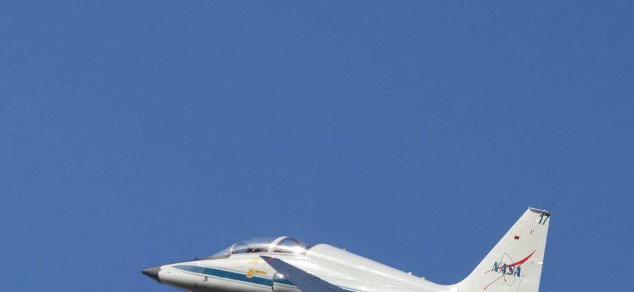 Artemis II Crew Trains on T-38