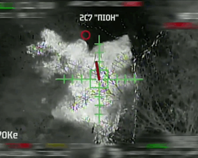 bomber-crews-hunt-down-russia’s-203mm-pion-guns-deep-behind-luhansk-front-–-13-vehicles-destroyed-(video)