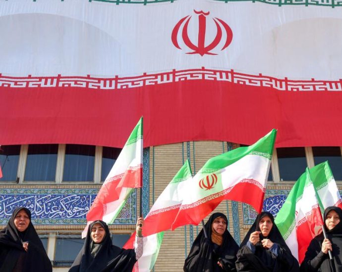 iranians-brace-for-us.-strike-while-some-dare-to-hope-for-regime-change