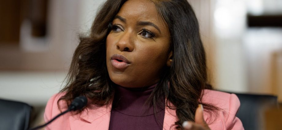 james-talarico-squeezes-jasmine-crockett-in-‘ugly’-texas-senate-race