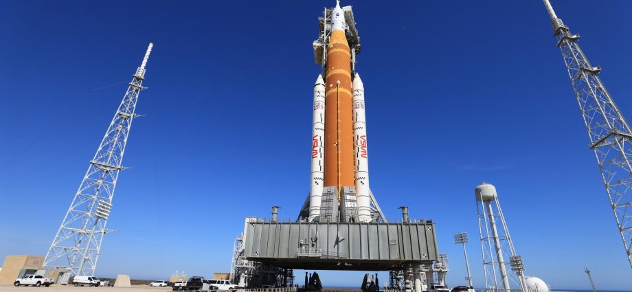 nasa-troubleshooting-artemis-ii-rocket-upper-stage-issue,-preparing-to-roll-back