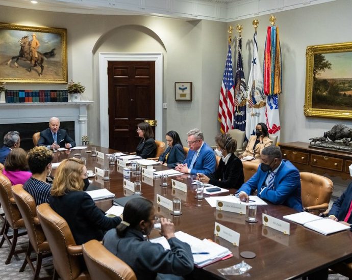 the-democratic-party-is-turning-back-toward-public-schools