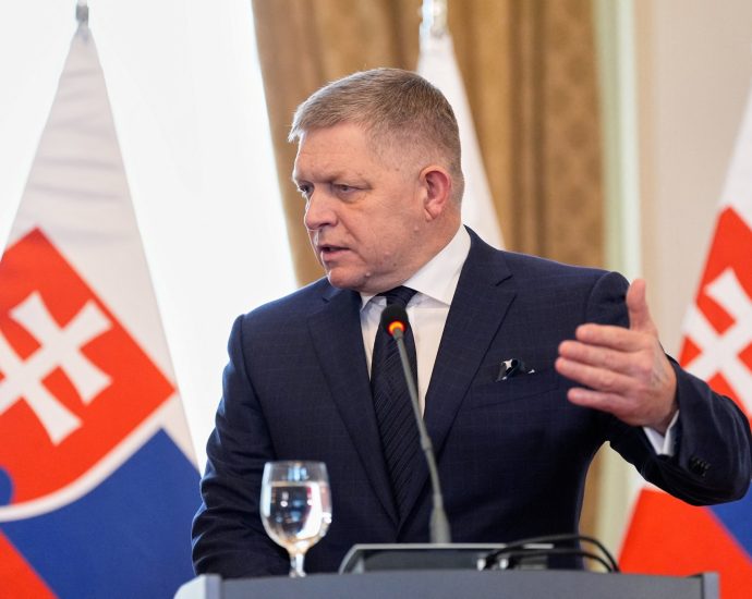 slovakia-threatens-to-cut-electricity-to-ukraine-over-russian-oil-spat