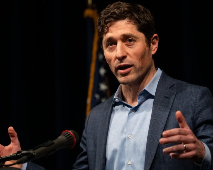 ice’s-campaign-of-terror-is-not-over,-says-minneapolis-mayor-jacob-frey