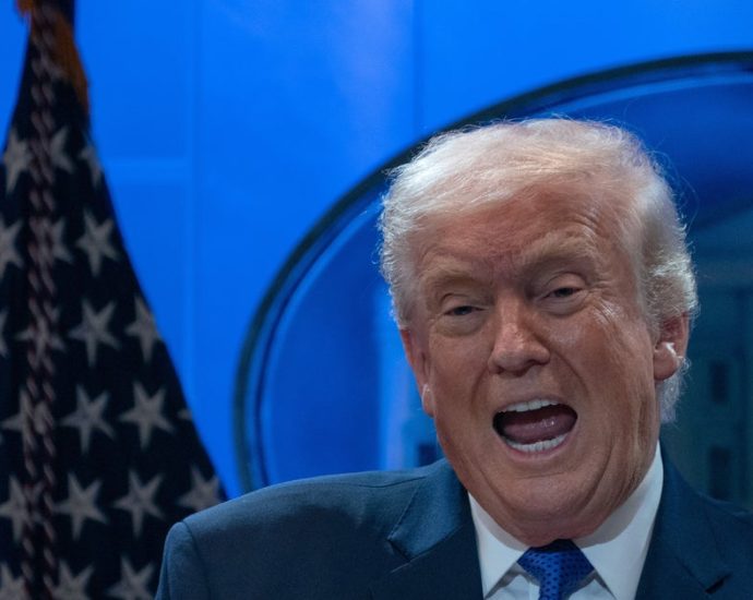 the-traitor-wants-to-impose-15%-tariff,-up-from-10%,-after-‘anti-american’-supreme-court-decision