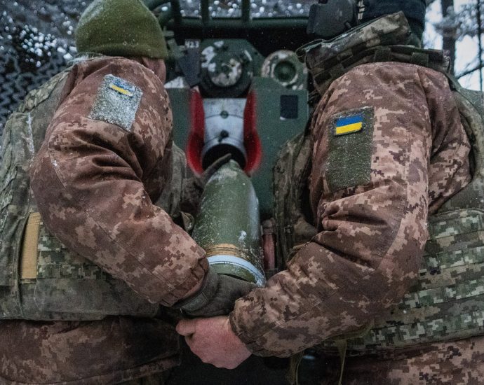 the-ukraine-war-in-numbers:-people,-territory,-money