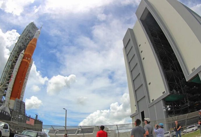 SLS NASA Artemis 2 Fails Wet Rehearsal Test With Continued Helium Leaks – Earliest Launch April 2026