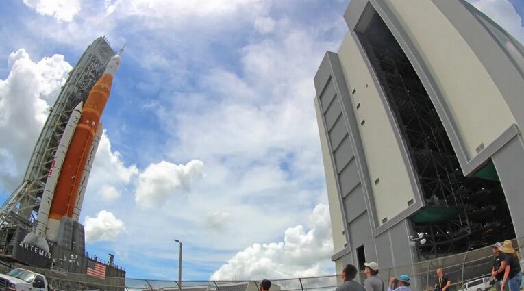 SLS NASA Artemis 2 Fails Wet Rehearsal Test With Continued Helium Leaks – Earliest Launch April 2026